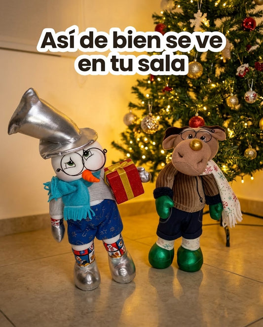 Dúo Juvenil en la sala junto al árbol